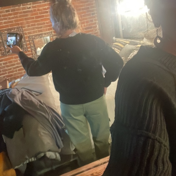 Thick & soft black sweater - Picture 4 of 16